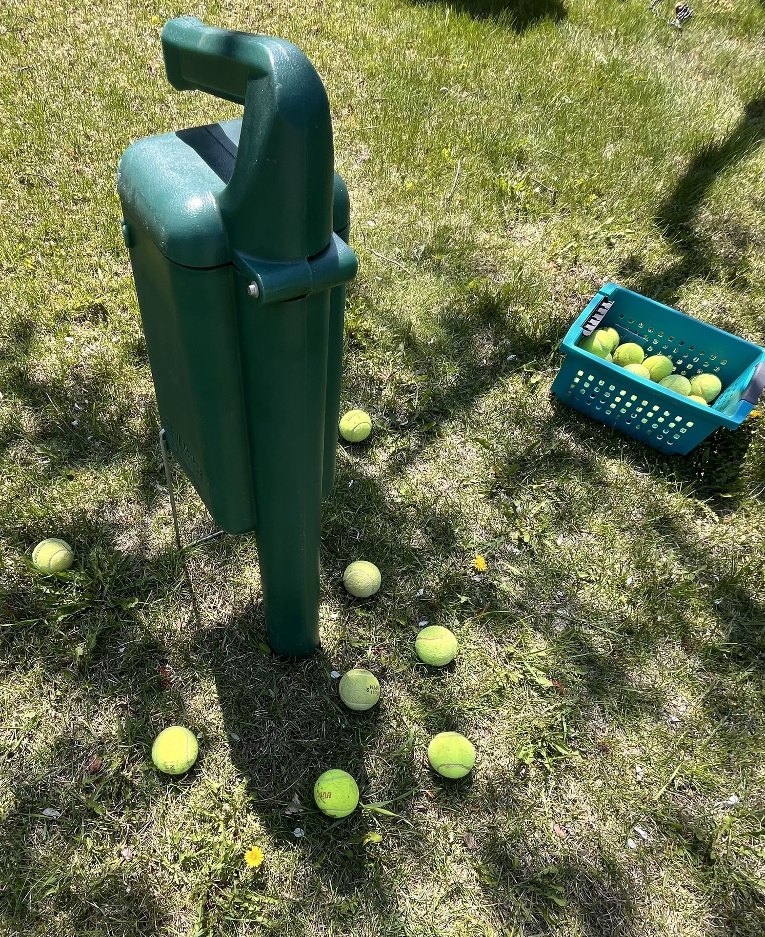 Hand Held Tennis Ball Retriever