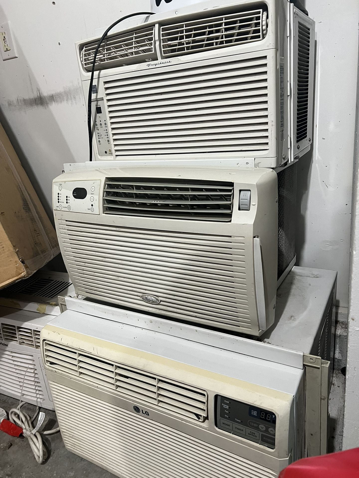 AC 12200 BTU AIR CONDITIONER