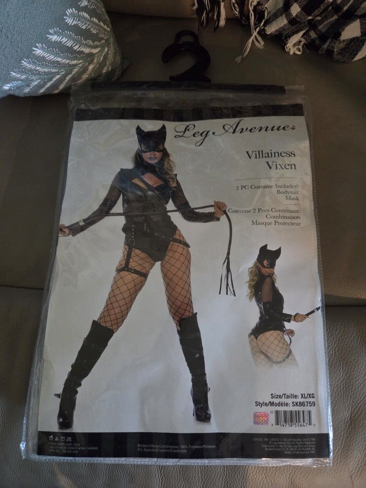 Leg Avenue Villainess Vixen Halloween Costume Black Cat size XL
((New))