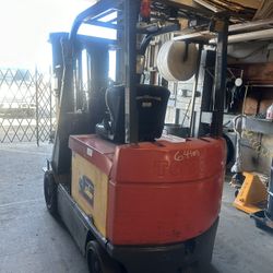 Toyota Electric Forklift  6000 Lbs 