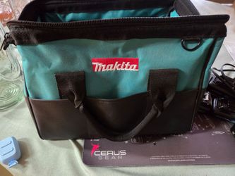 Makita 12v tool kit 5 batteries travel bag