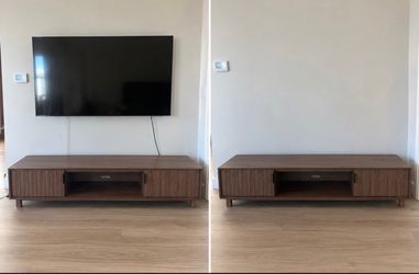 Large 65ā LED 4K Flat Screen Samsung TV + Modern Wood TV Stand $599