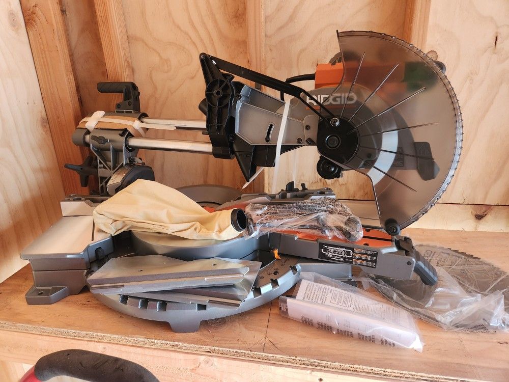 Sliding Miter Saw