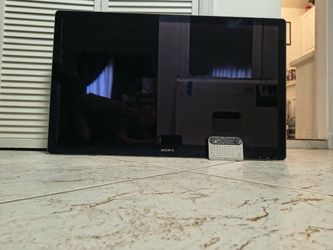 40" Sony TV with QWERTY Remote - Excellent Condition $100
