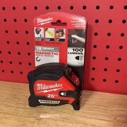 Milwaukee Tape Measure With 100 Lumen Light And Charger
