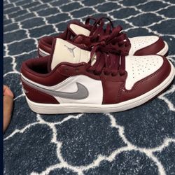 Jordan 1 Low Size 9w Asking 50