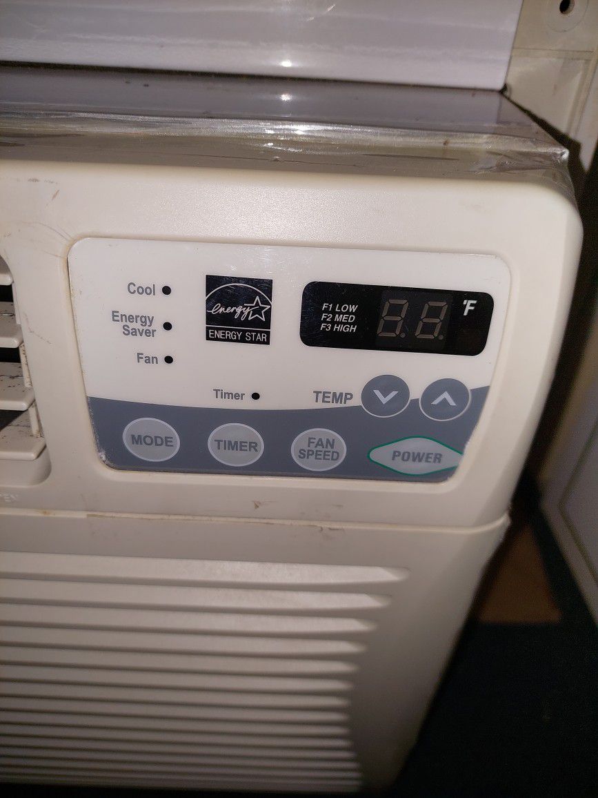 1200 BTU Air conditioner .kenmore works very well very good shape on sale 2 Days .!