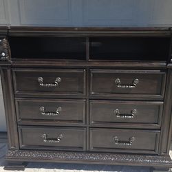 TV Stand/ dresser