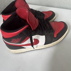 jordan 1 mids size 10.5