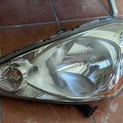 2009 Honda fit sport driver side headlight