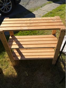 FREE Wood Storage Shelf / Plant Stand