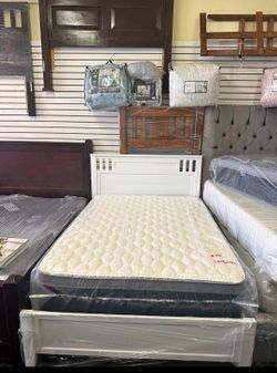 Cama tamaño queen con todo colchones y base y cabecera nueva en caja 📦 lo entrega domicilio