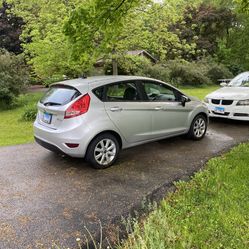 2013 Ford Fiesta Excellent Condition Silver