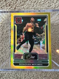 2022-23 Panini One and One Donovan Mitchell #8 Gold /10