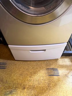Washer and dryer pedestal