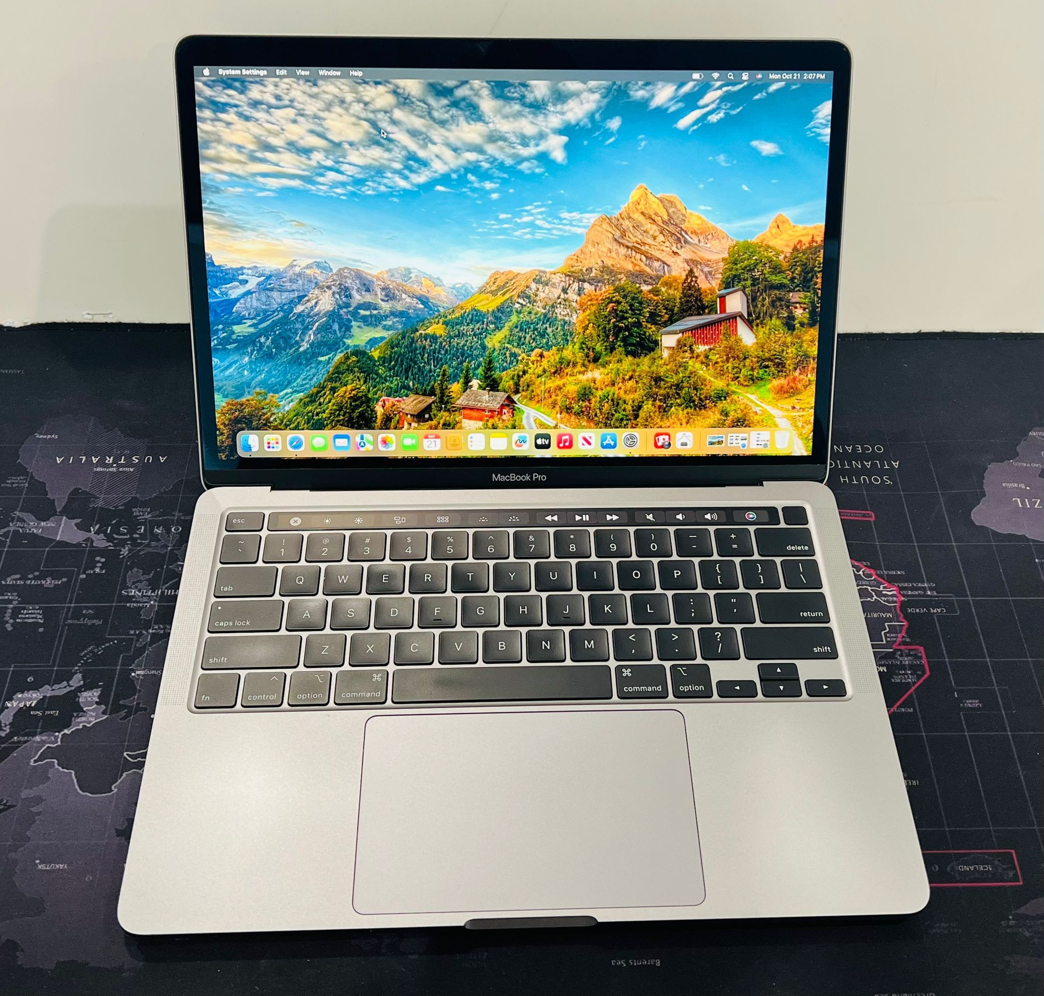 Apple MacBook Pro 13” 2020 TouchBar 2.3GHz QuadCore i7 16GB 500GB SSD Fully Functional