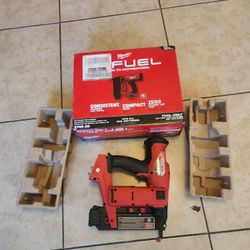 Milwaukee
M18 FUEL 18-Volt Lithium-Ion Brushless Cordless Gen II 18-Gauge Brad Nailer (Tool-Only)