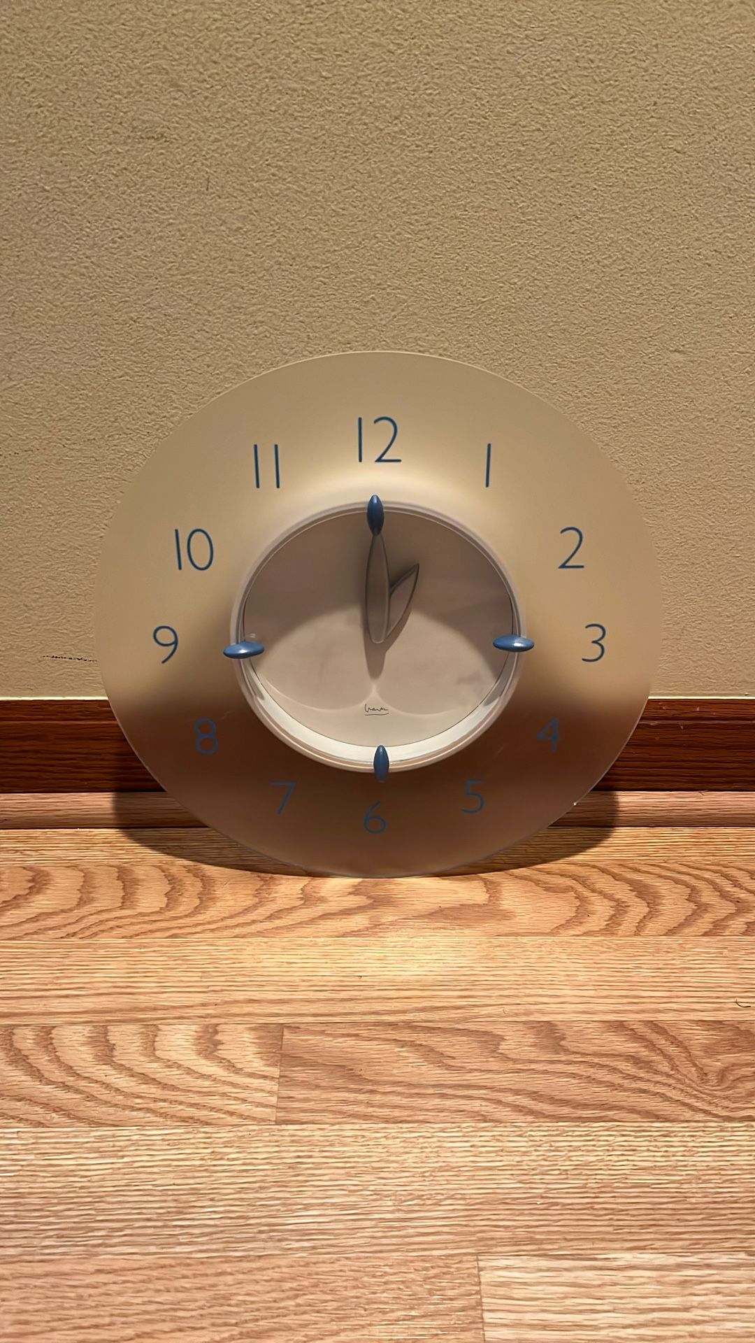Round Wall Clock
