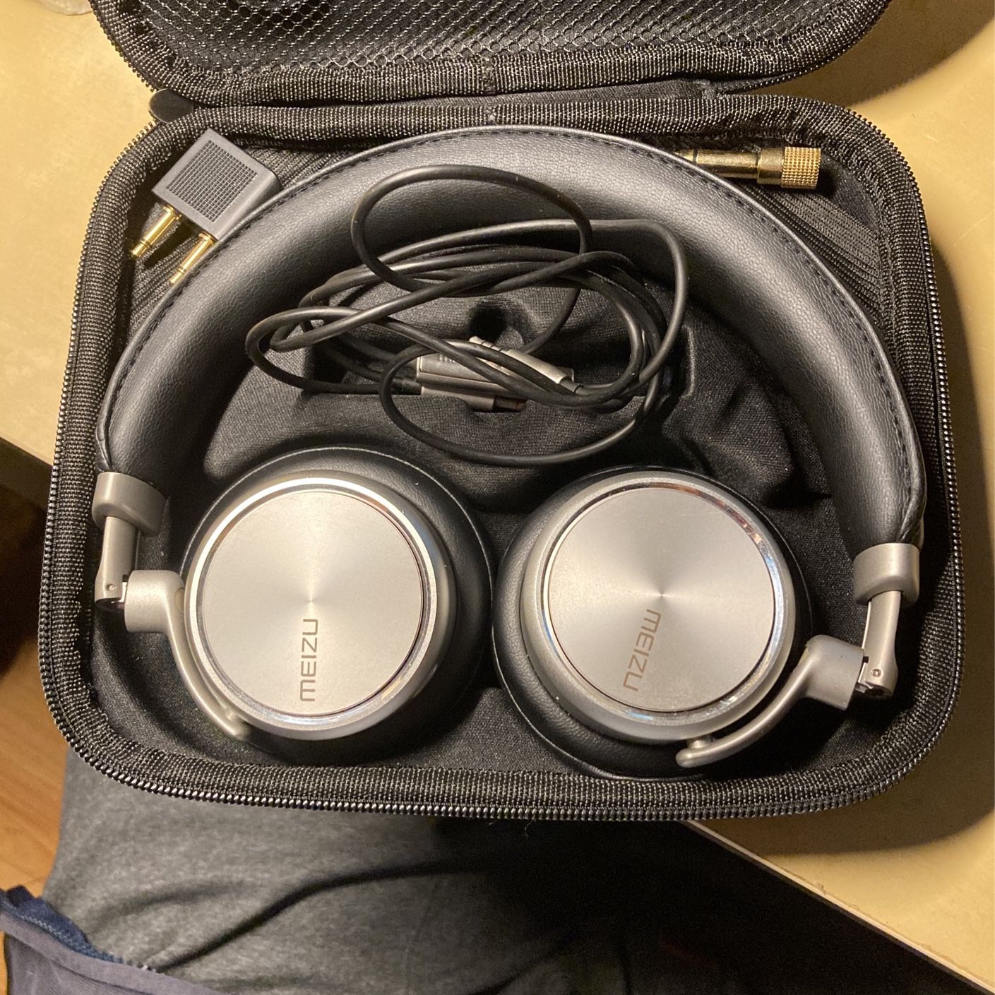 Meizu HD50 on ear headphones with case