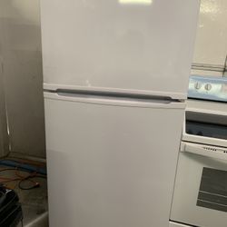NÉW REFRIGERATOR 