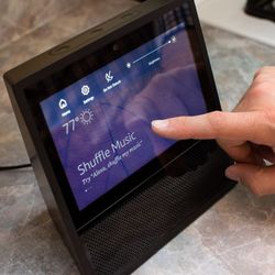 Amazon Echo Show 1st Generation Smart Speaker with Alexa 7" Display Black MW46WB