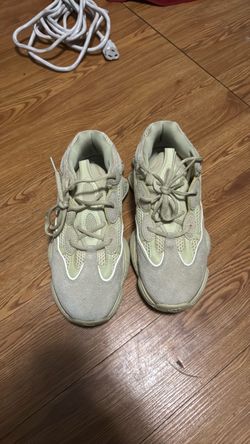 Yeezy’s Size 8