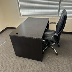 Deal With Chair And Bookshelf