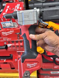 Milwaukee m12 rivet tool