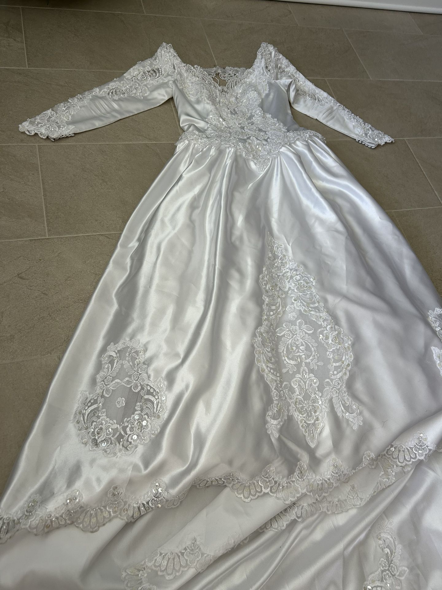 Snow White Lace Pearl& Satin Bride Dress Size 10