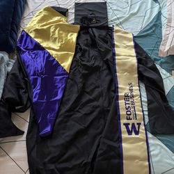Graduation Gown UW MSBA 5’6”-5’8”