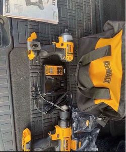 DeWalt 20V Max Drill and Impact Driver Combo Kit