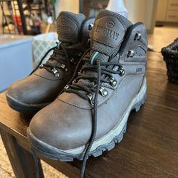 Women’s Hiking Boots 9.5