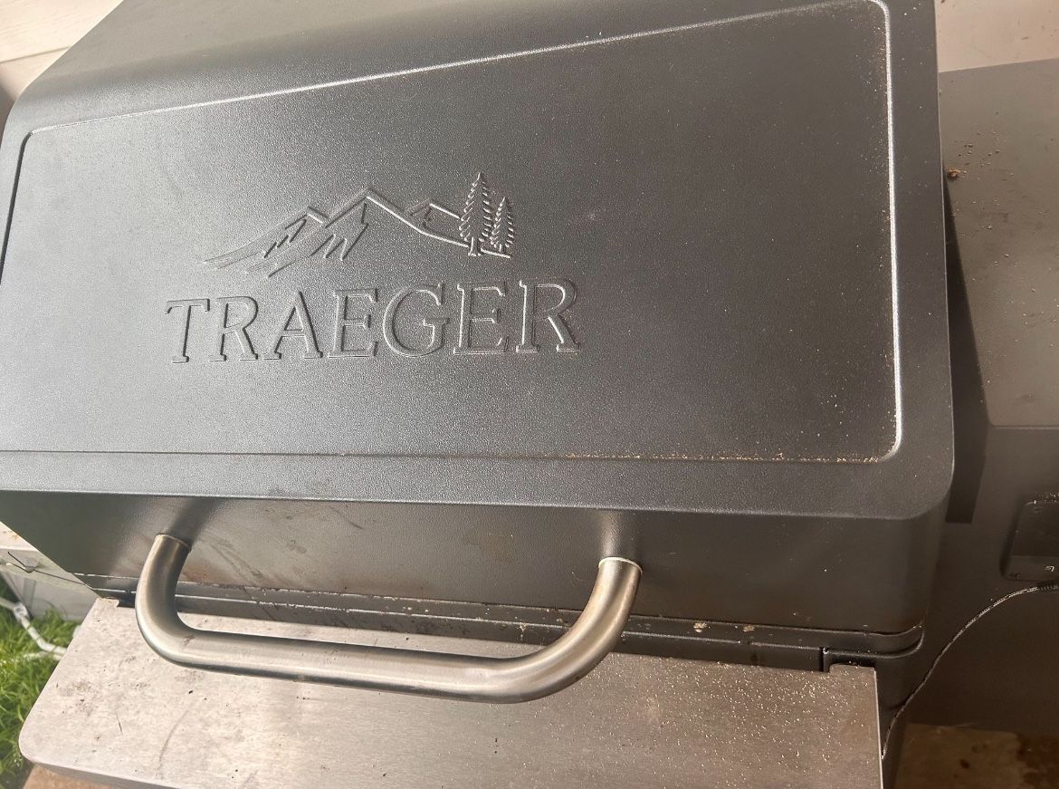 Traeger Silverton 620 Pellet Smoker *GOOD DEAL*