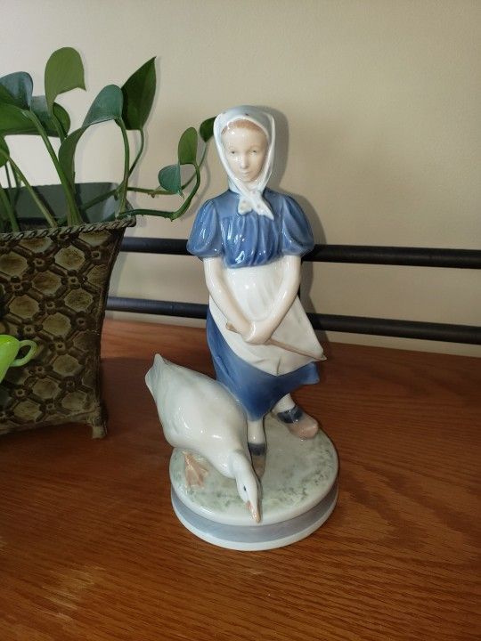 Vtg- Royal Copenhagen #527 - Girl With Goose