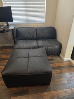 LIVING SPACES BURTON GENUINE LEATHER LOVESEAT + HUGE OTTOMAN – $1,050