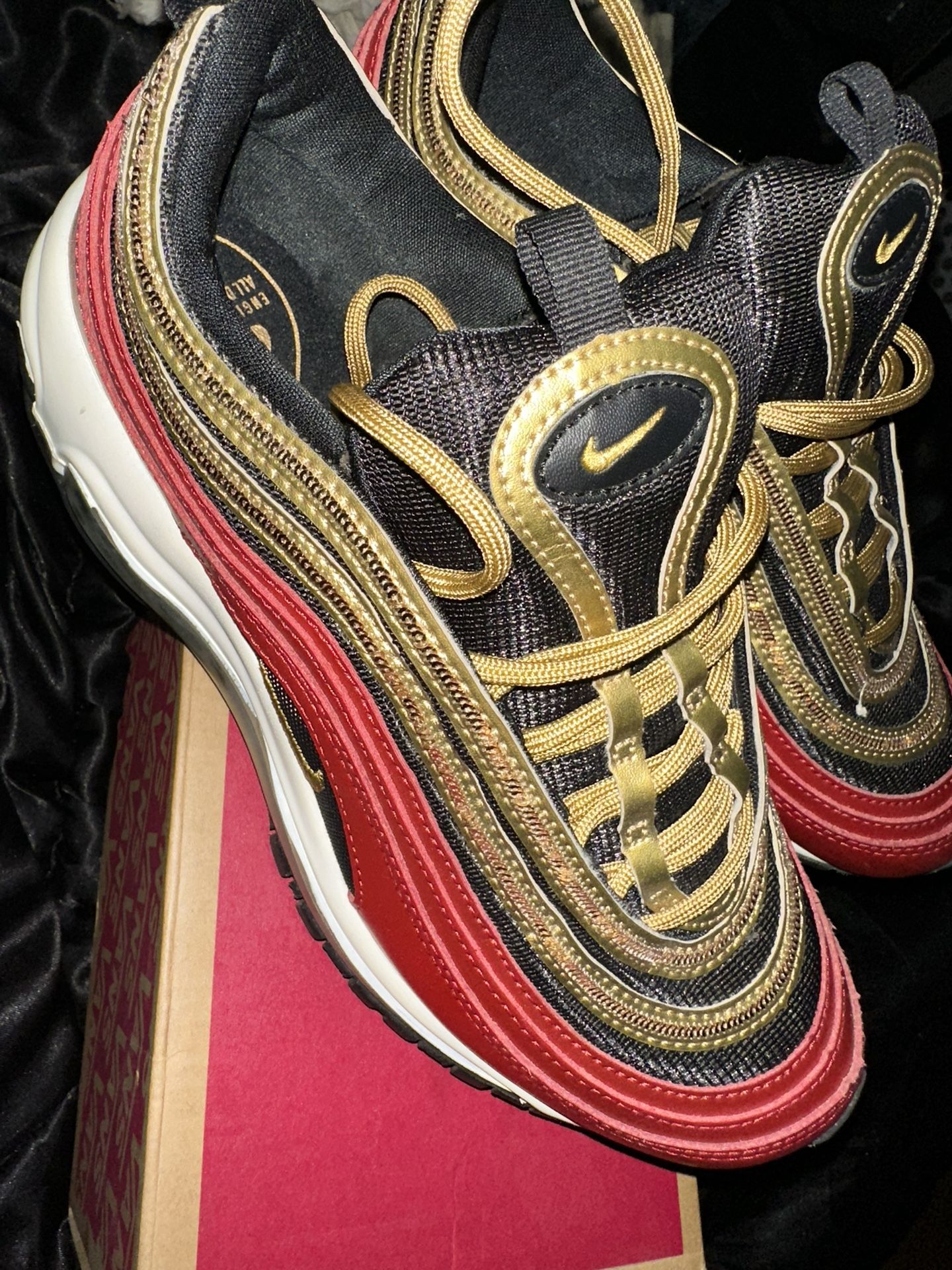 Shoes (Jordan 4 Navy blue, Red Air max, Classic vans, Guess Boots)