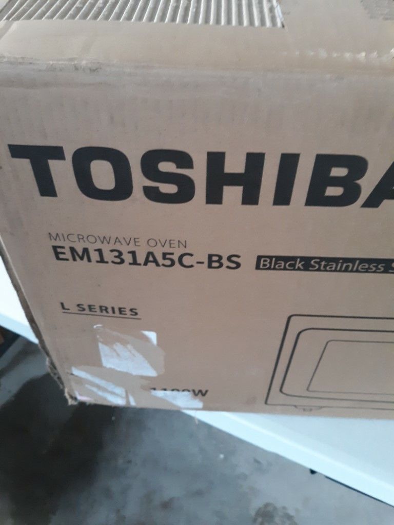 Toshiba EM131A5CBS Microwave Oven with Smart Sensor, Easy Clean Interior, ECO Mode and Sound On