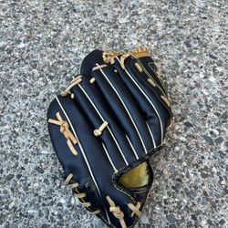 Baseball glove