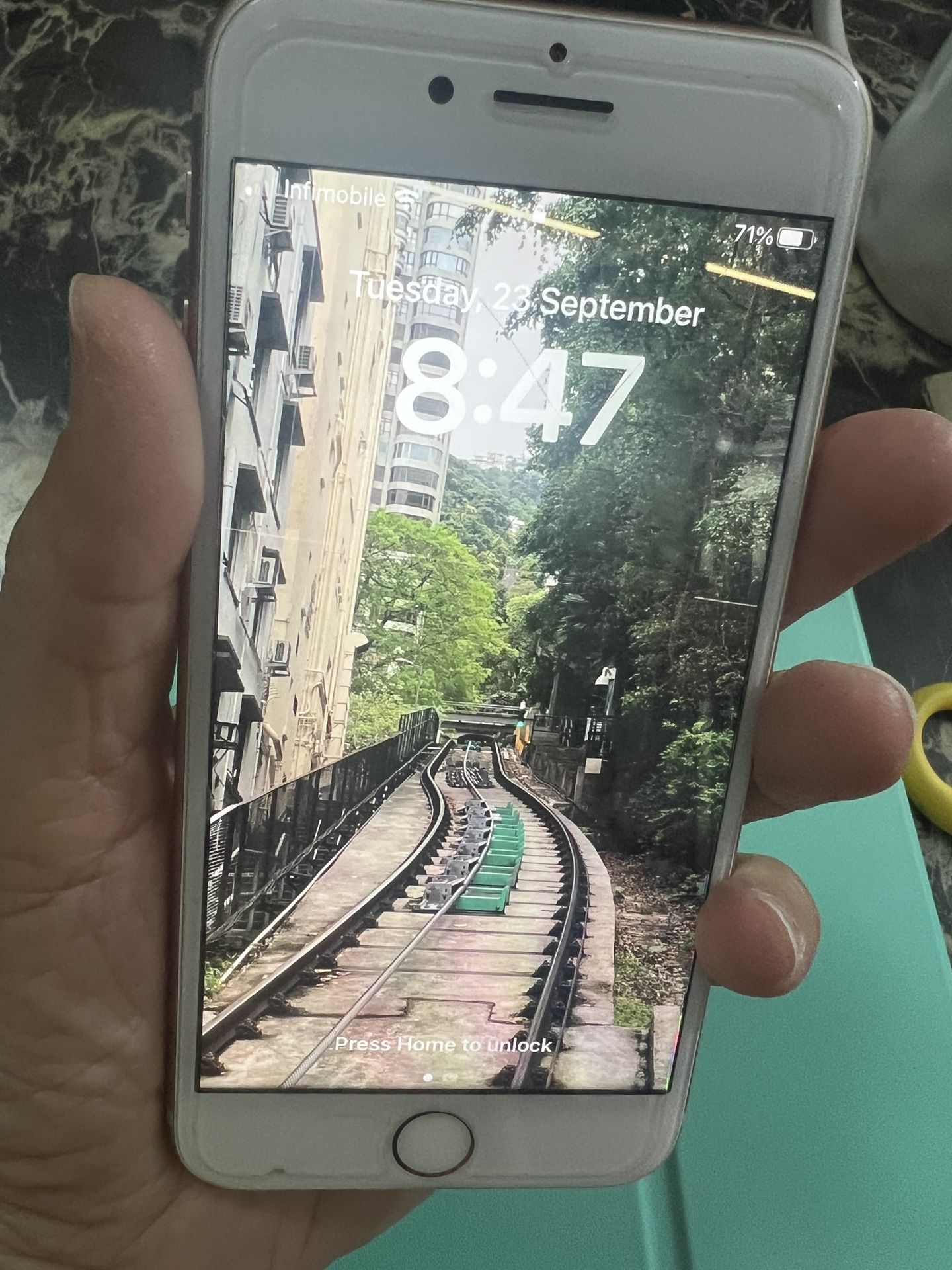 iPhone 8 64GB