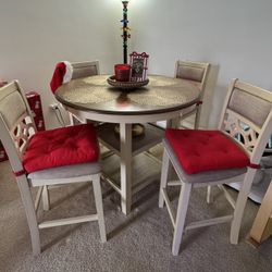 Nahunta Round Dining Set