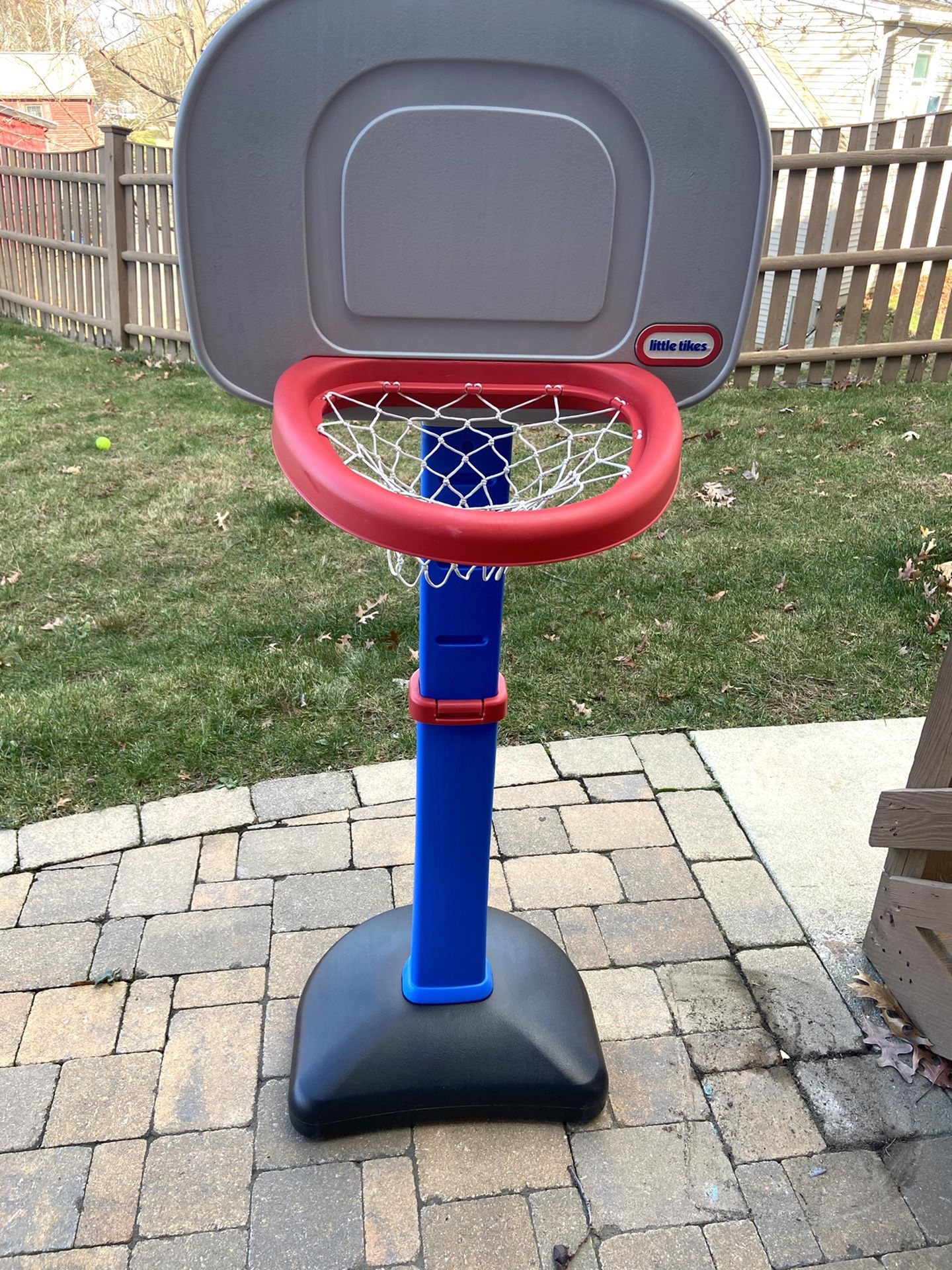 Adjustable Kids basketball hoop