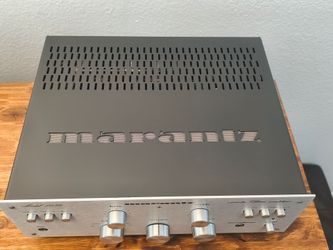Vintage integrated amplifier Marantz 1030