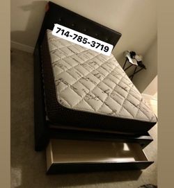 Black Queen w/Storage + Mattress