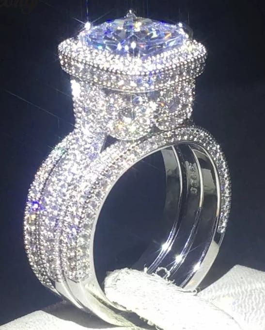 Wedding ring/engagement ring