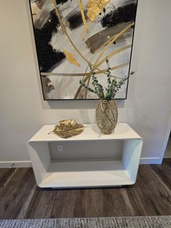 Entry Table Modern
