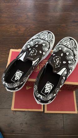 Vans Halloween Paisley ￼print skulls slip on