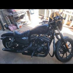2016 Harley Davidson 883 Iron 6000 Miles Rund And Looks Great.