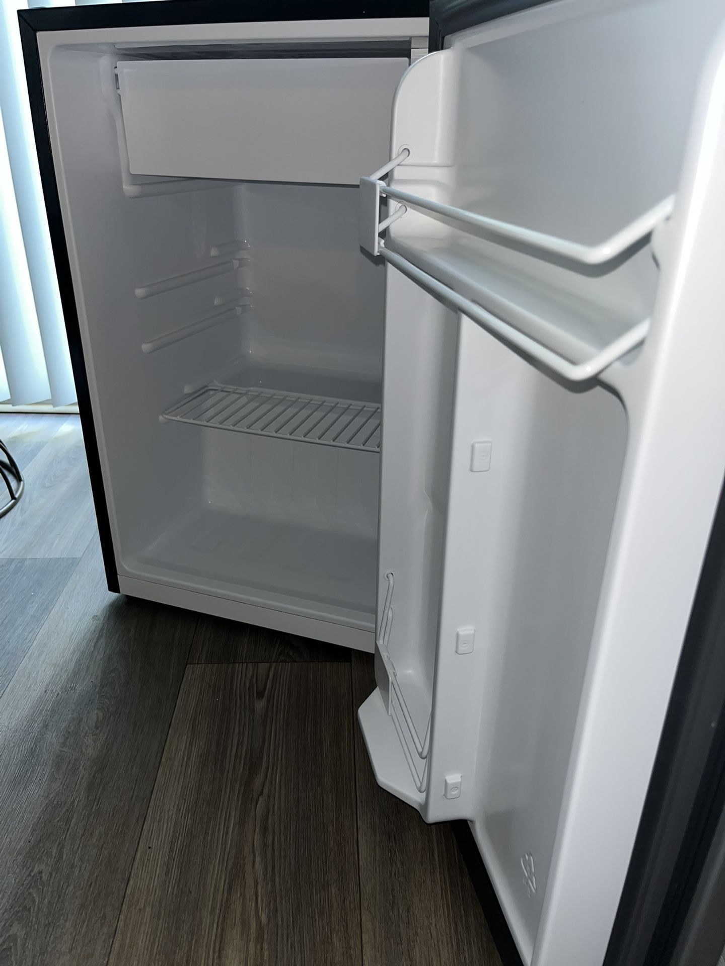 Haier Black Mini Fridge – Clean, Cold, Ready to Use!