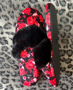 Victoria's Secret Black and Red Floral Slippers Size L (9/10)