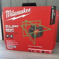 Milwaukee M12 12-Volt Lithium-Ion Cordless Green 250 ft. 3-Plane Laser Level Kit with One 4.0 Ah Battery, Charger and Case
